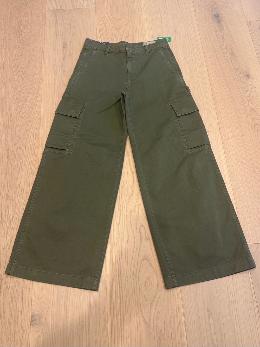 NWT GAP Baggy Wide Leg Cargo Pants Size 4